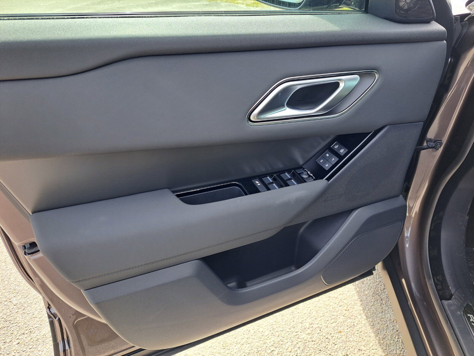 New 2025 Land Rover Range Rover Velar Dynamic SE image 10