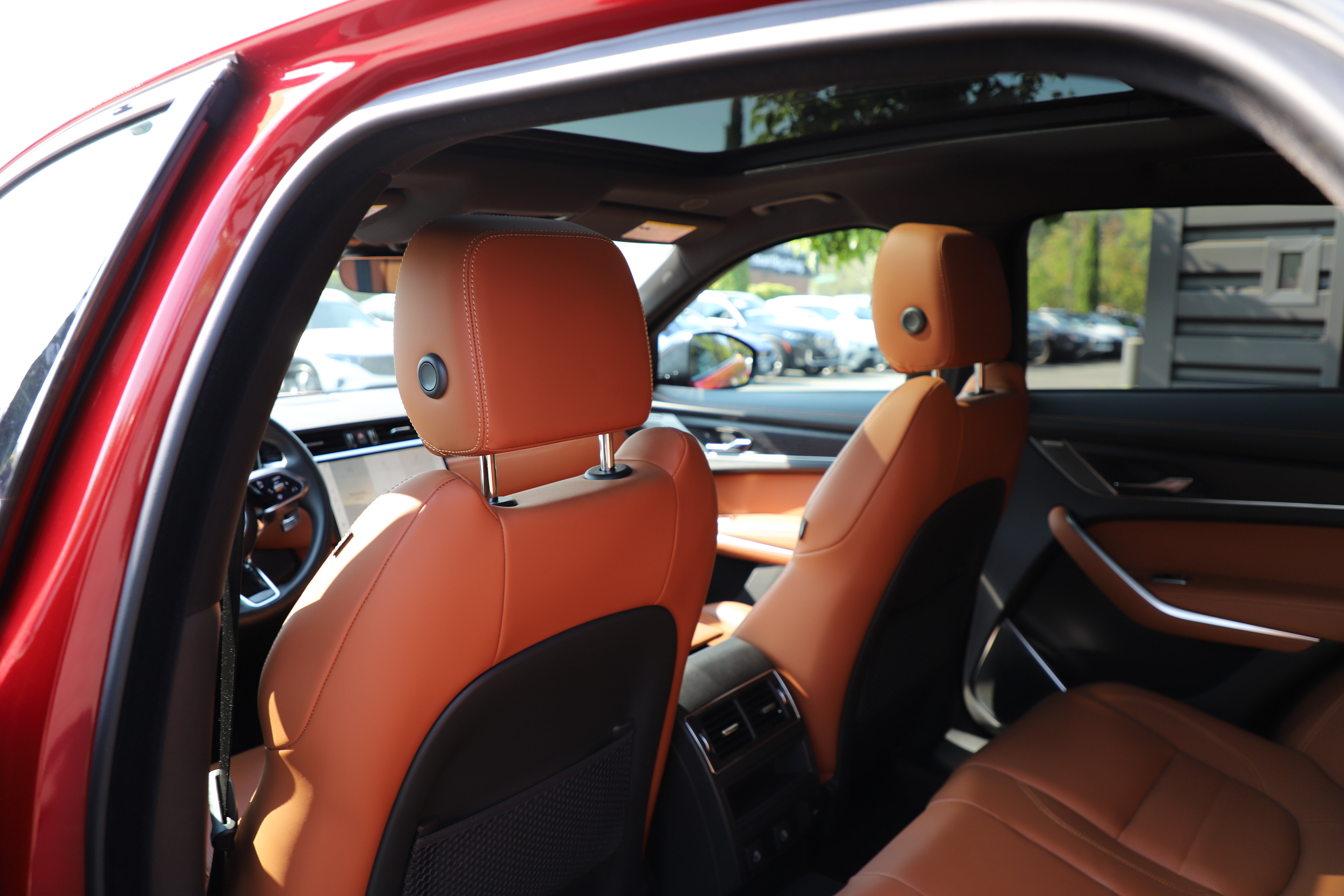 Certified 2025 Jaguar F-PACE R-Dynamic S AWD/4WD image 14