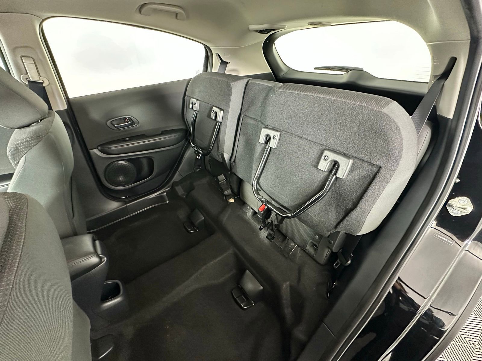 Used 2019 Honda HR-V LX image 27