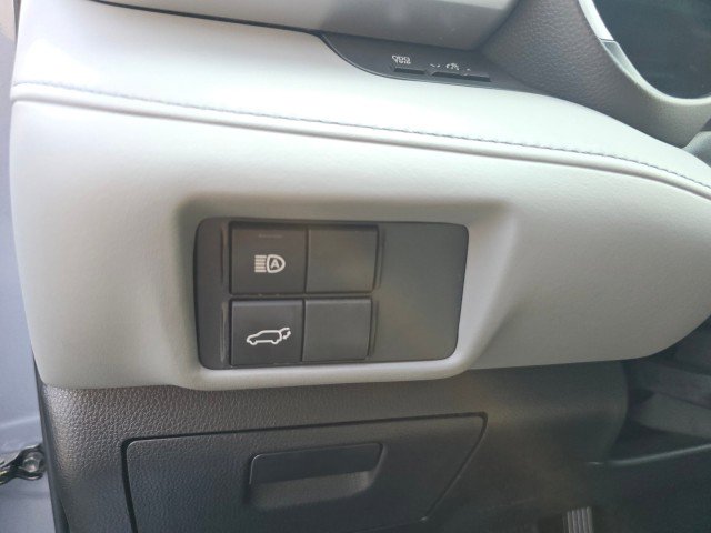 Used 2021 Toyota Highlander XLE image 28