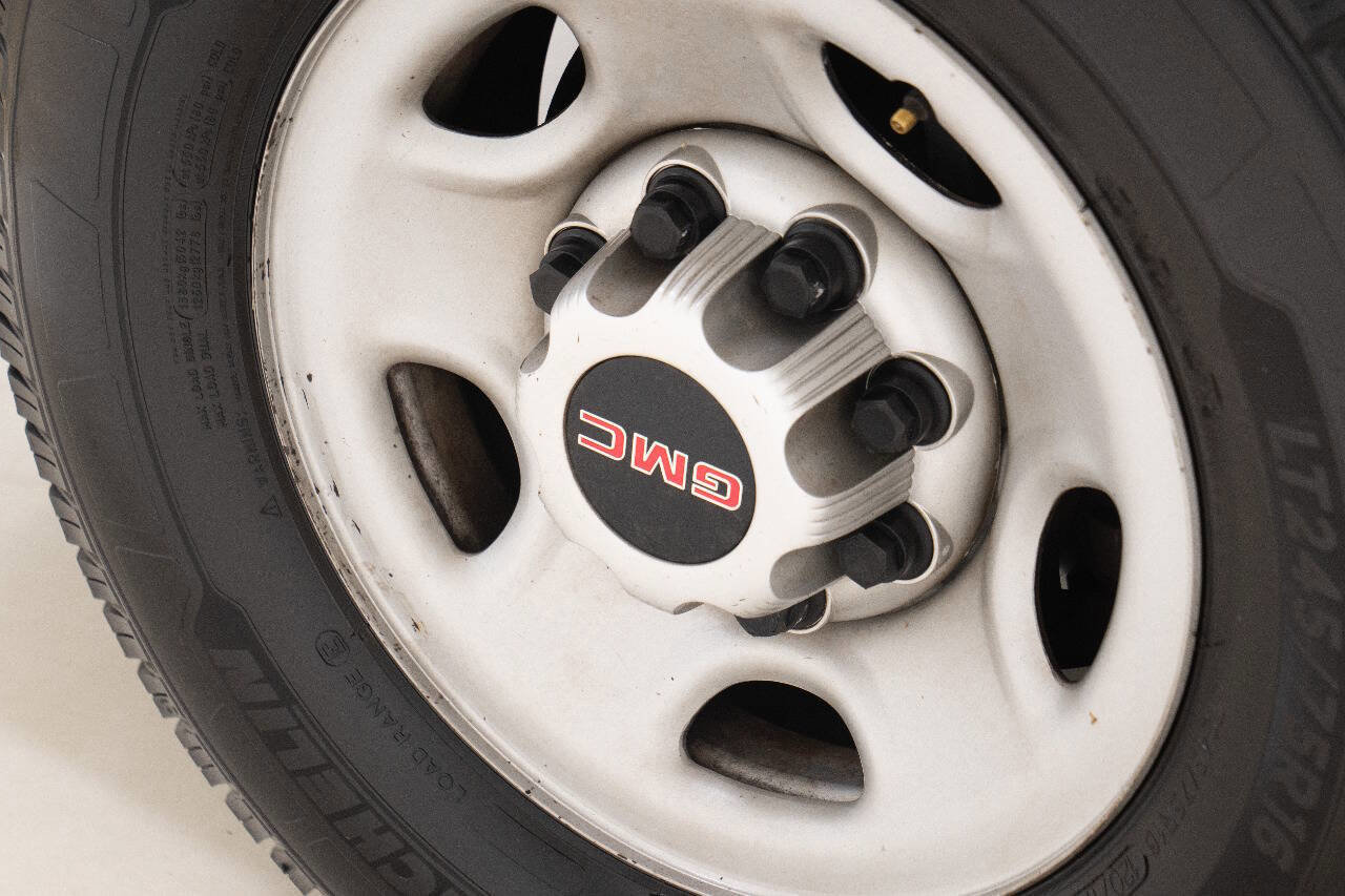 Used 2017 GMC Savana 2500 image 24