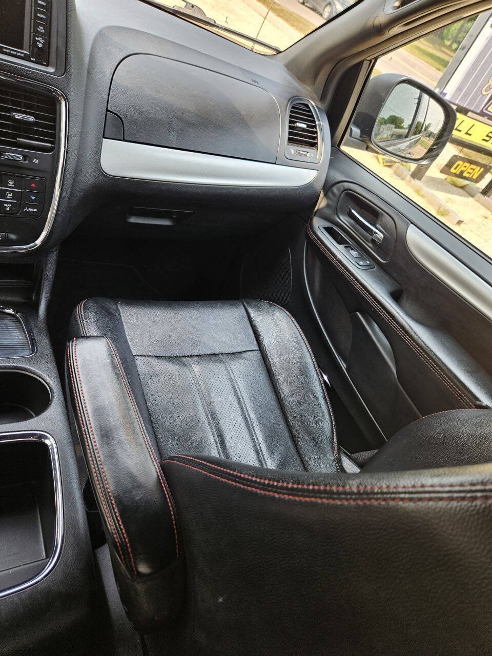 Used 2015 Dodge Grand Caravan R/T FWD image 8