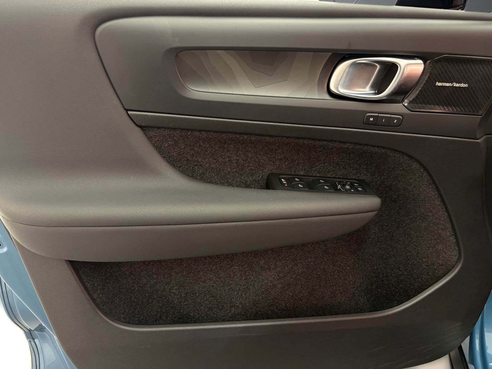 Used 2024 Volvo XC40 Recharge Ultimate w/ Protection Package Premier image 11