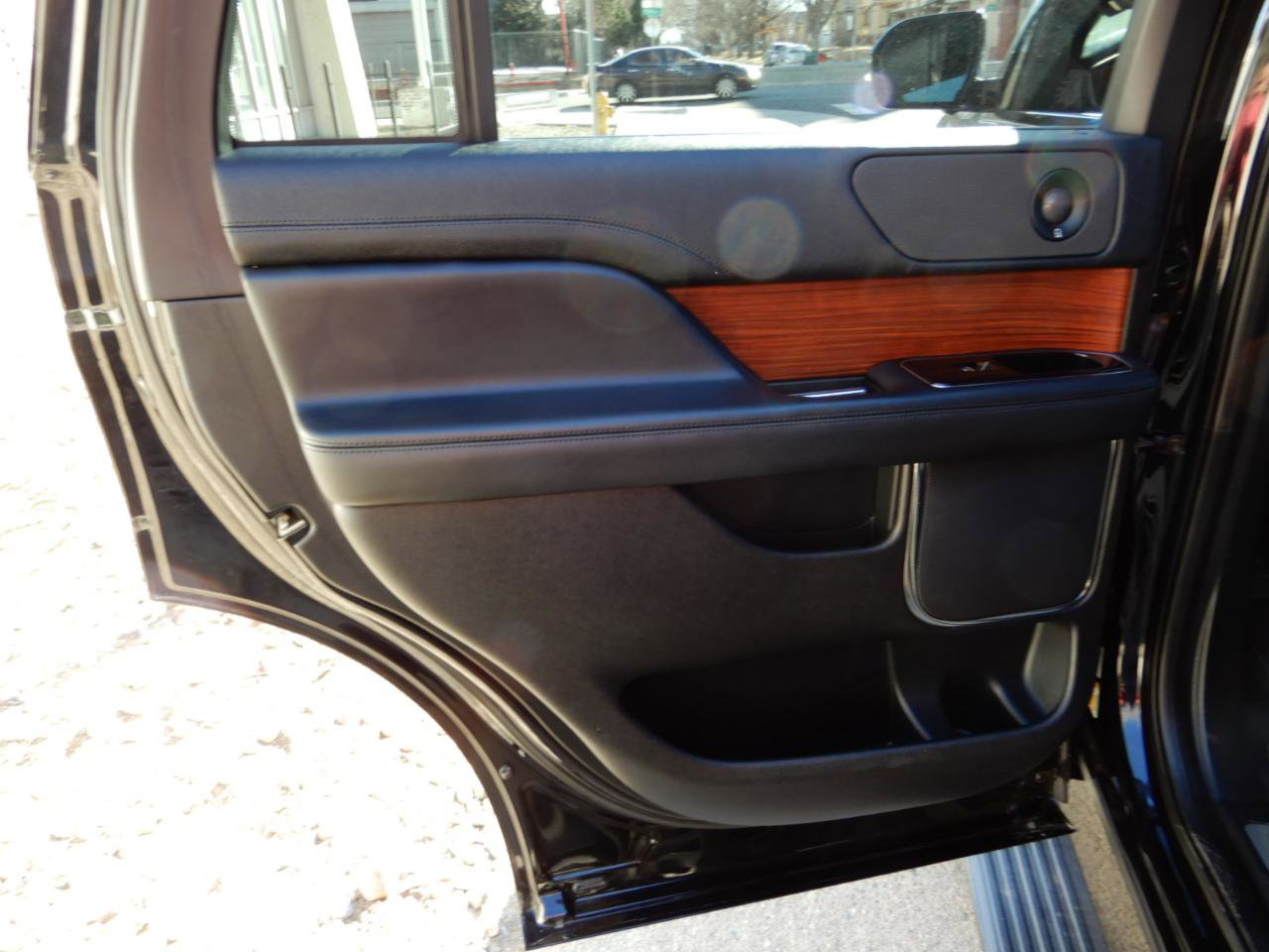Used 2020 Lincoln Navigator Reserve image 25