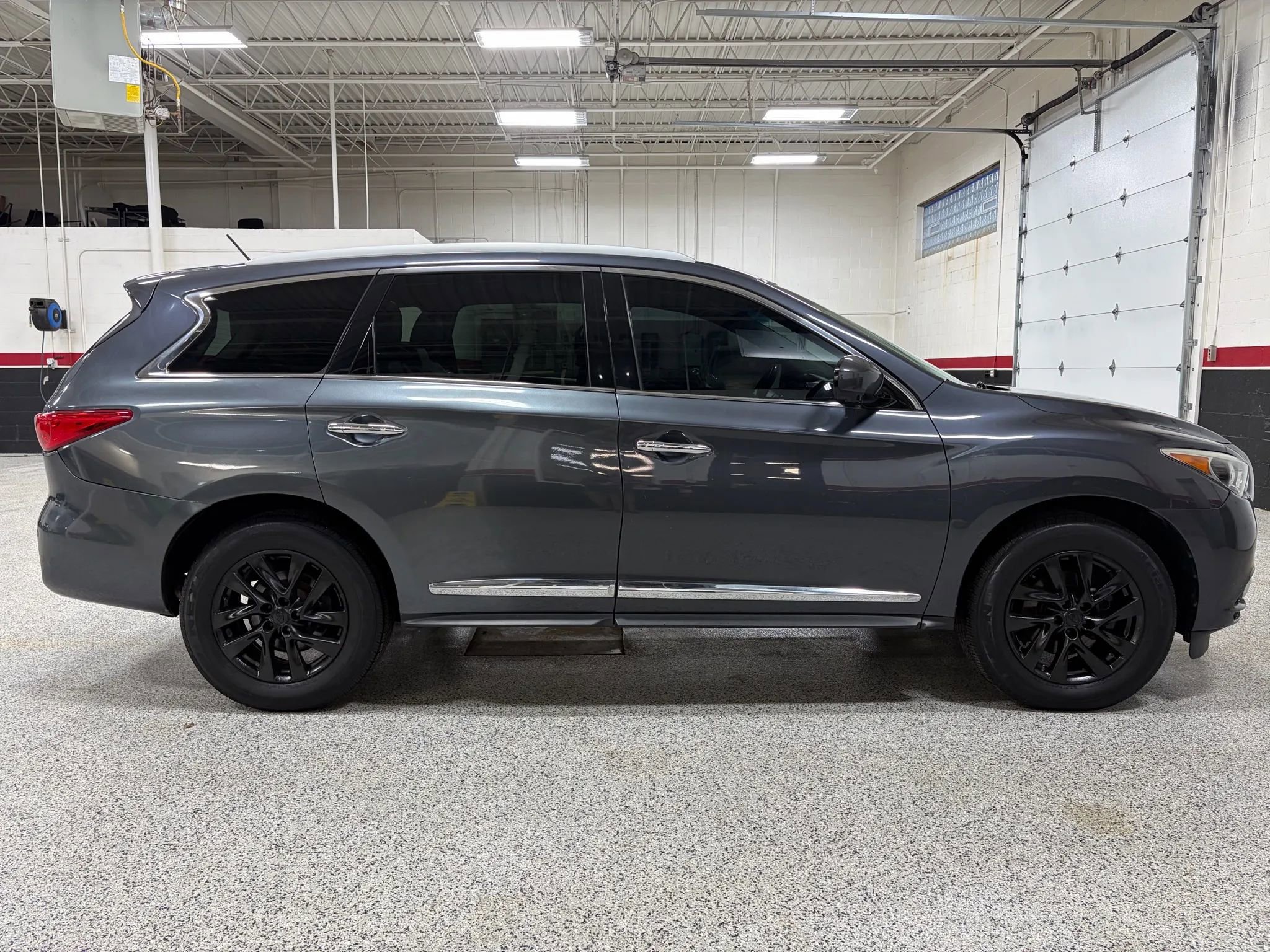 Used 2013 INFINITI JX35 AWD w/ Premium Pkg image 11