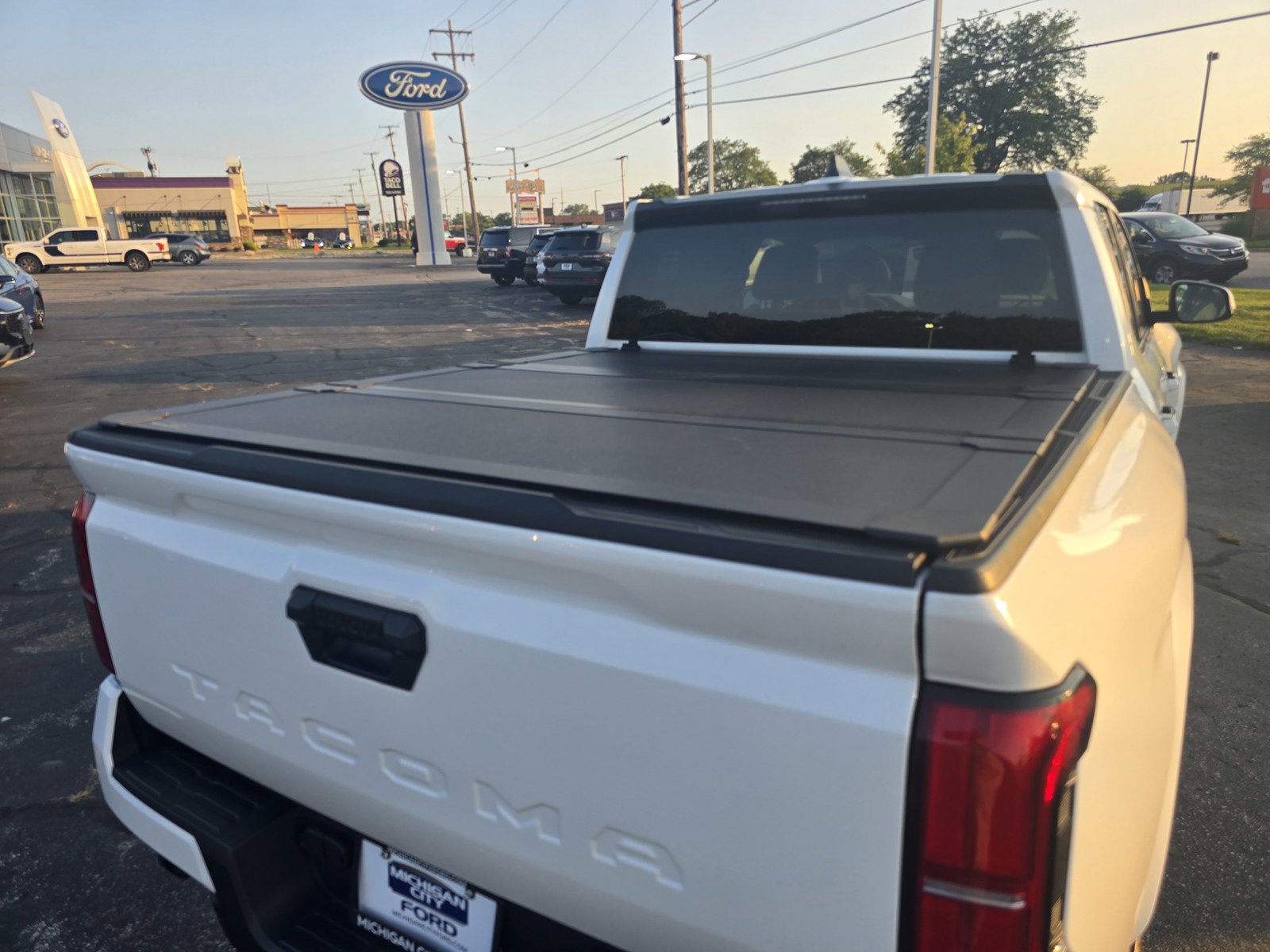 Used 2024 Toyota Tacoma SR5 AWD/4WD image 10