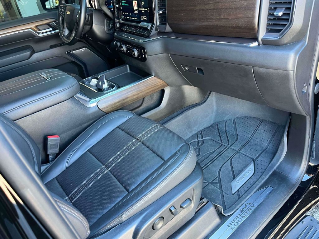 Certified 2024 Chevrolet Silverado 2500 High Country w/ High Country Premium Package AWD/4WD image 21