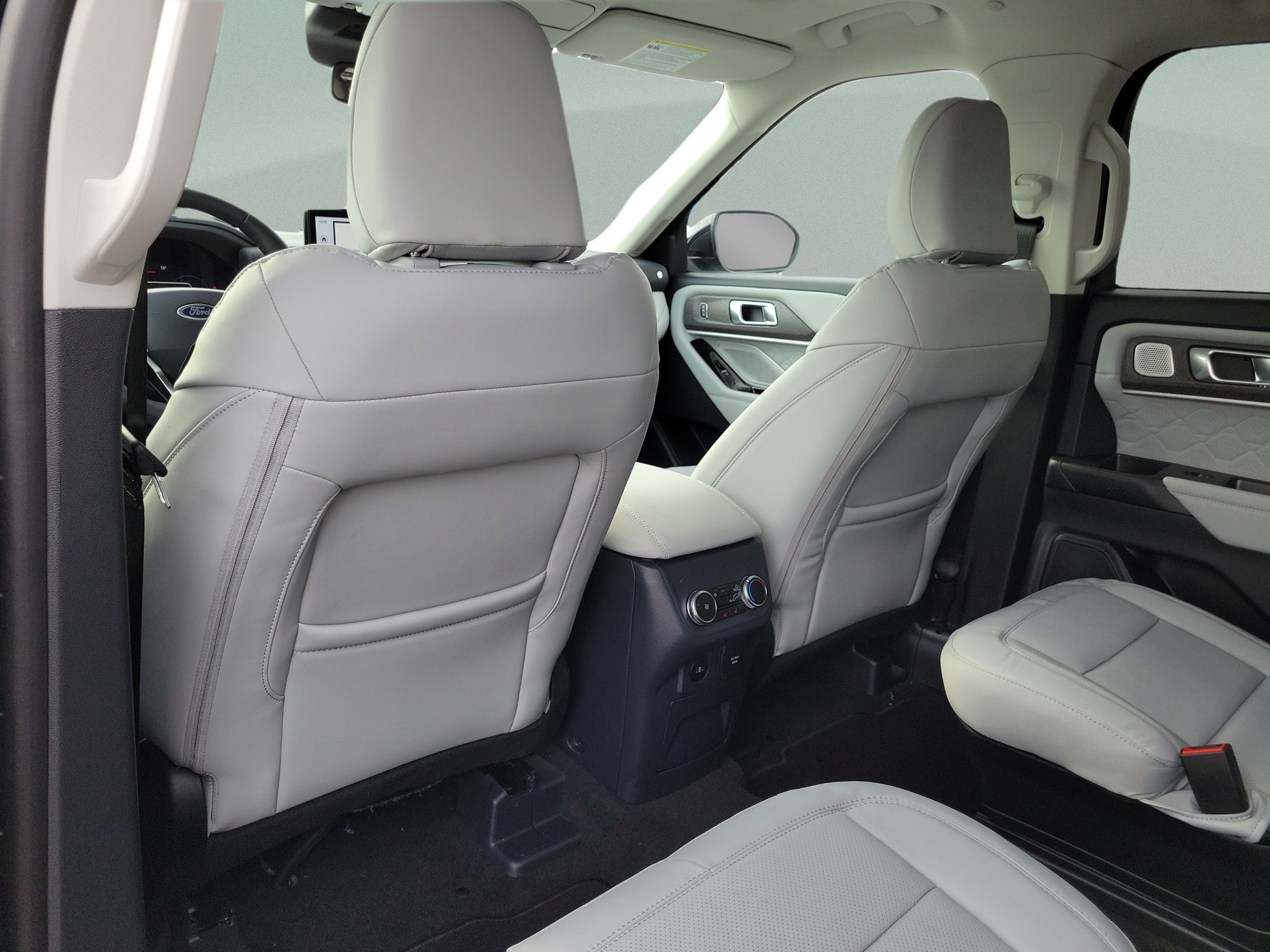 New 2026 Ford Explorer Platinum w/ LUX Leather Package AWD/4WD image 11