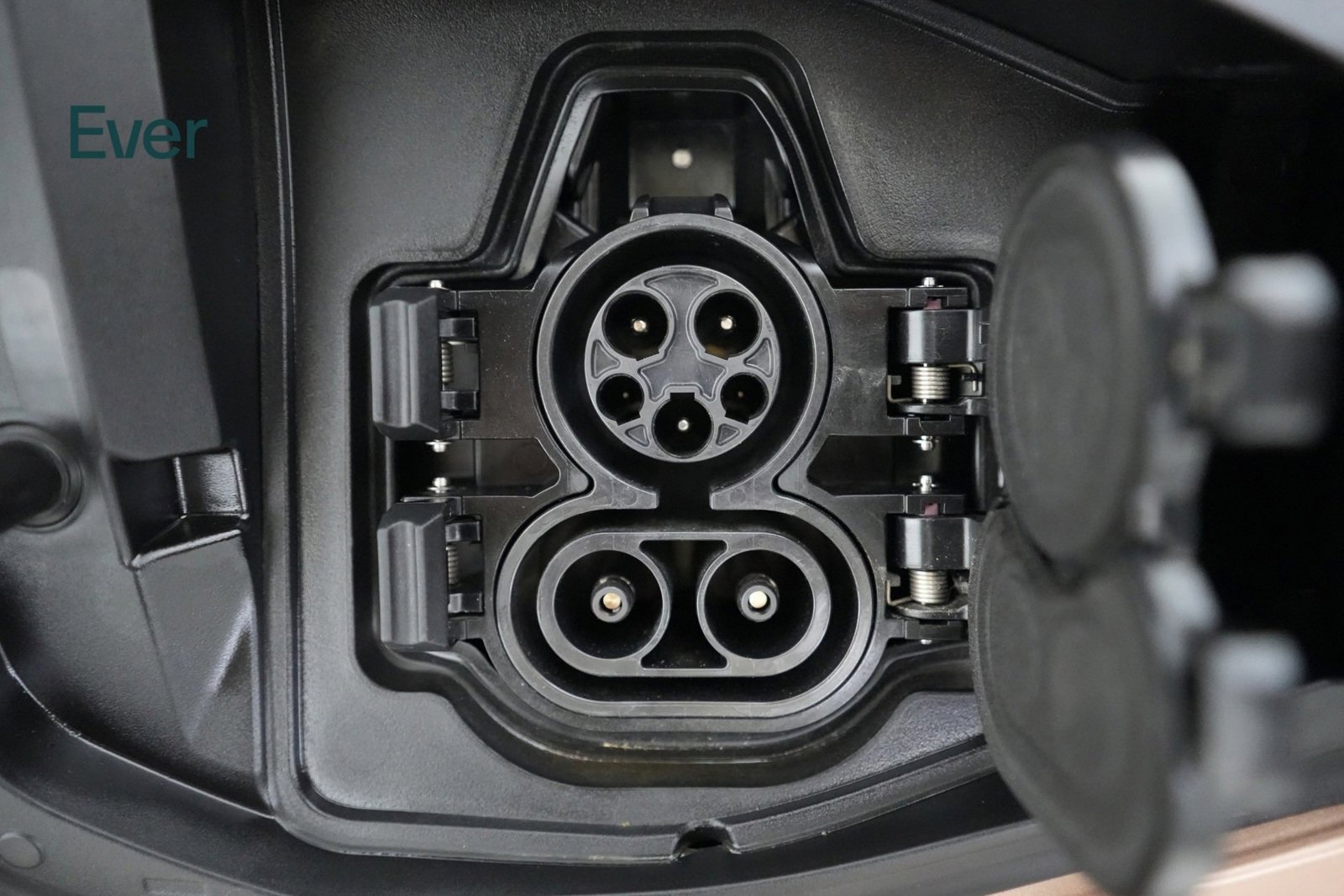 Used 2024 Nissan Ariya AWD image 24