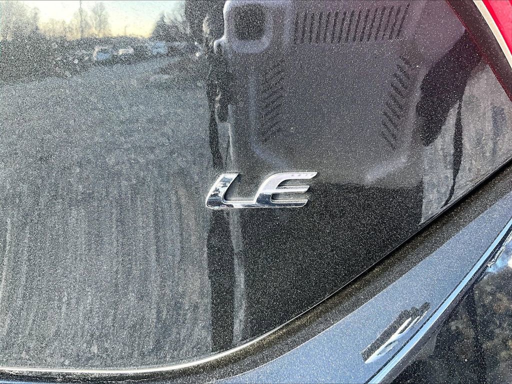 Used 2018 Toyota Corolla LE image 8