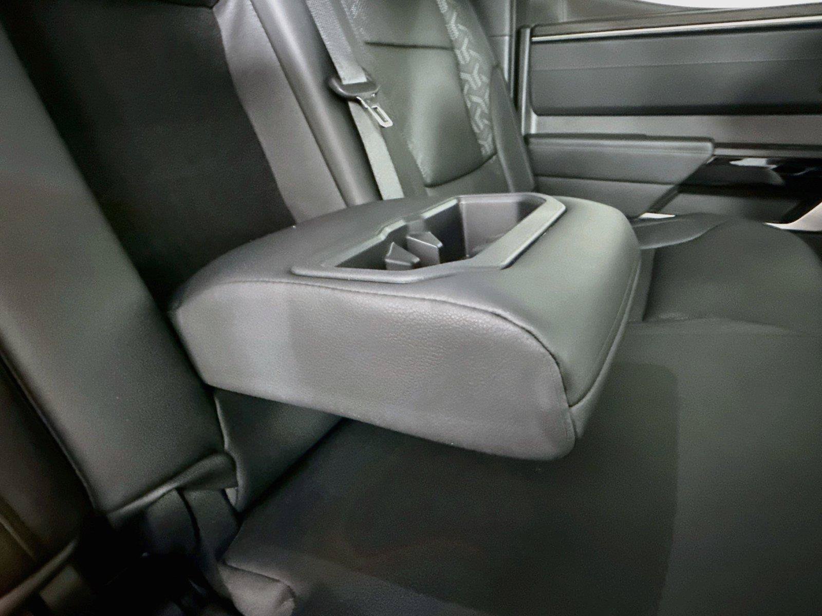 Used 2025 Toyota Tundra Limited AWD/4WD image 41
