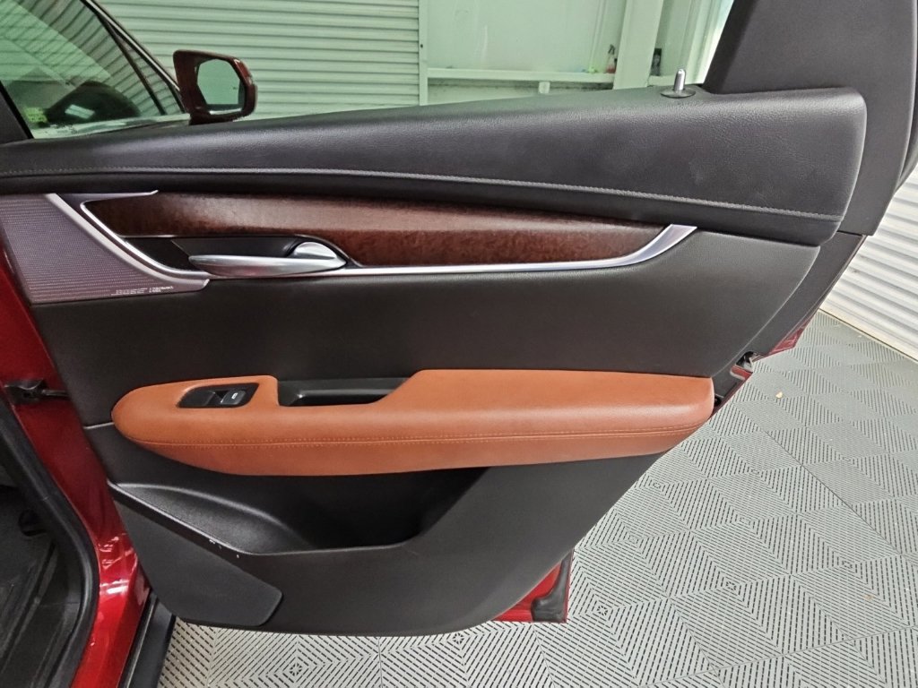 Used 2020 Cadillac XT5 Premium Luxury FWD image 41