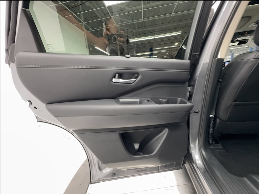 Used 2026 Nissan Pathfinder Platinum w/ Cargo Package FWD image 28