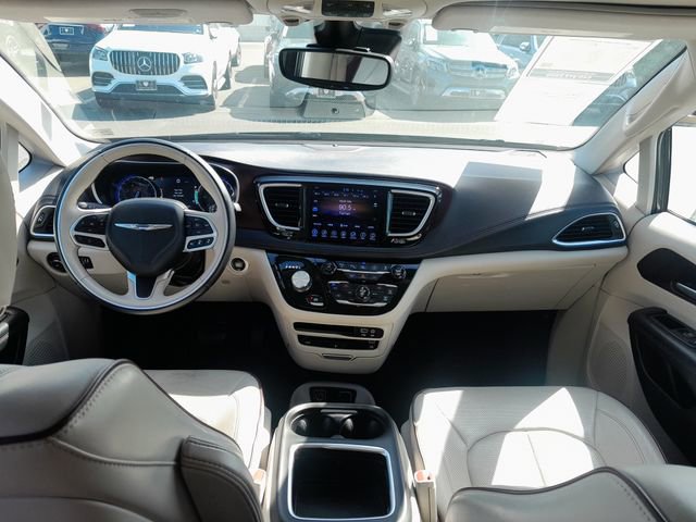 Used 2017 Chrysler Pacifica Limited w/ UConnect Theater Package FWD image 14