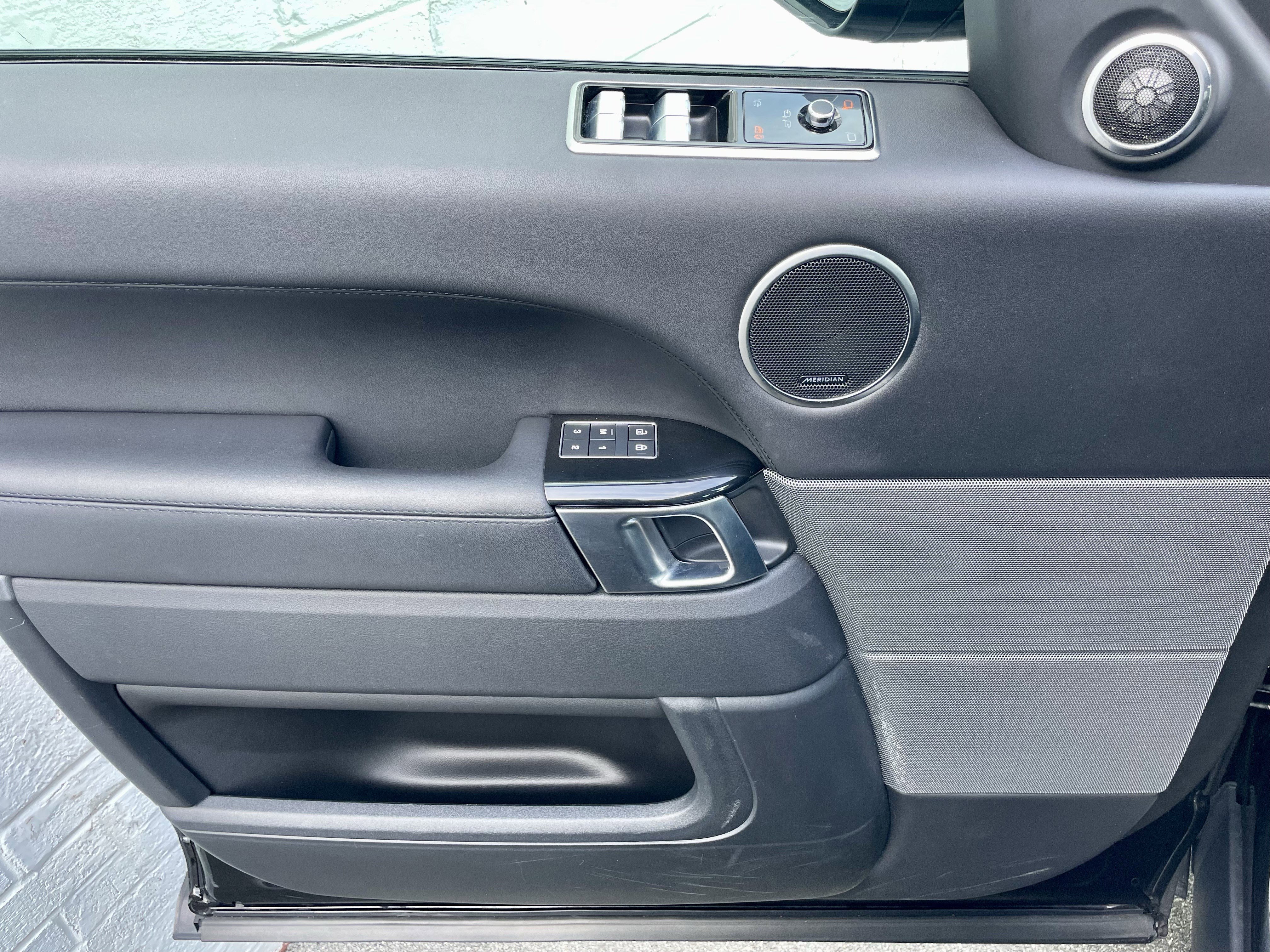 Used 2022 Land Rover Range Rover Sport HST image 12