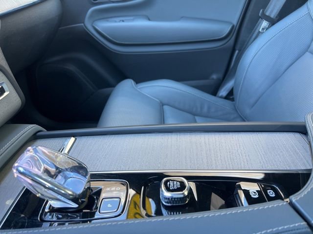 Certified 2025 Volvo XC90 B6 Ultra w/ Lounge Package image 38