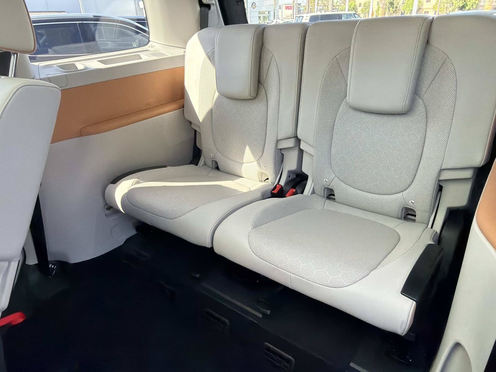 Certified 2025 Volkswagen ID. Buzz 1st Edition RWD image 11