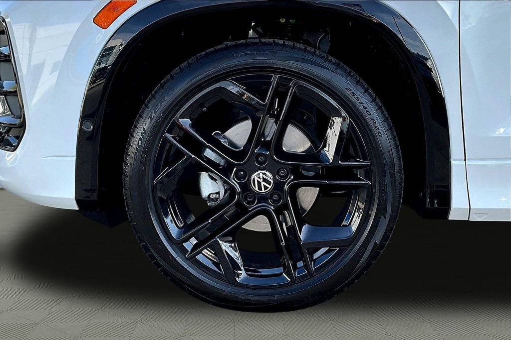 New 2026 Volkswagen Tiguan SE R-Line image 32