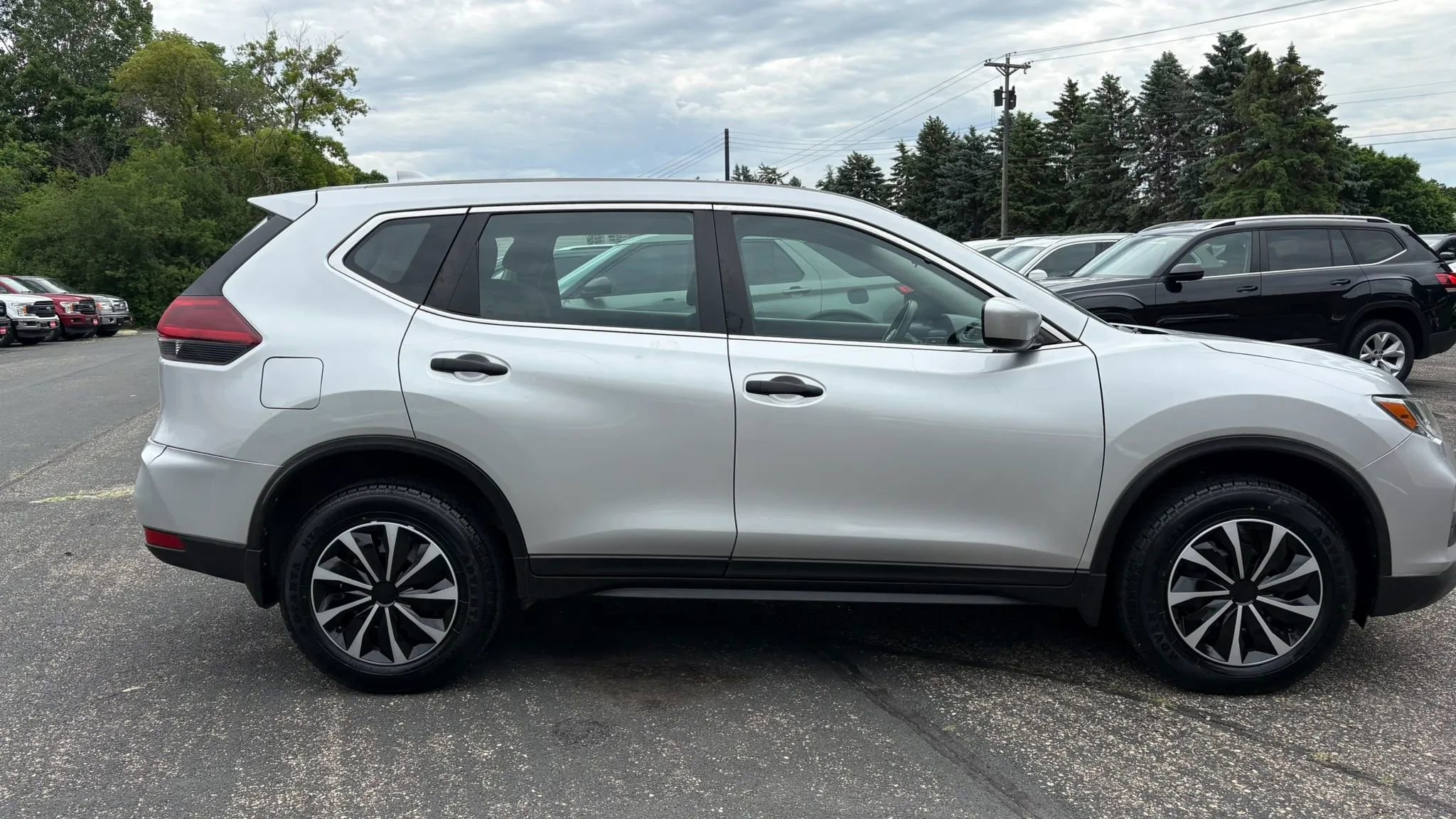 Used 2020 Nissan Rogue S AWD/4WD image 10
