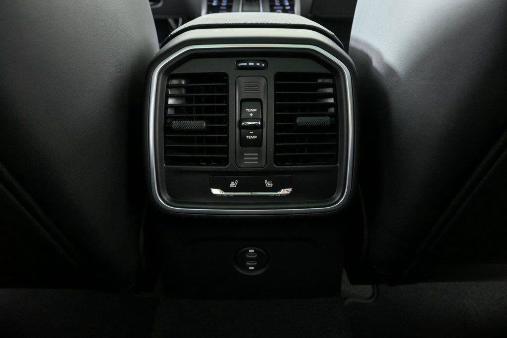 Used 2026 Porsche Macan AWD/4WD image 21