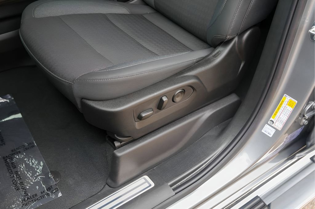 Used 2025 Chevrolet Silverado 1500 LT RWD image 13
