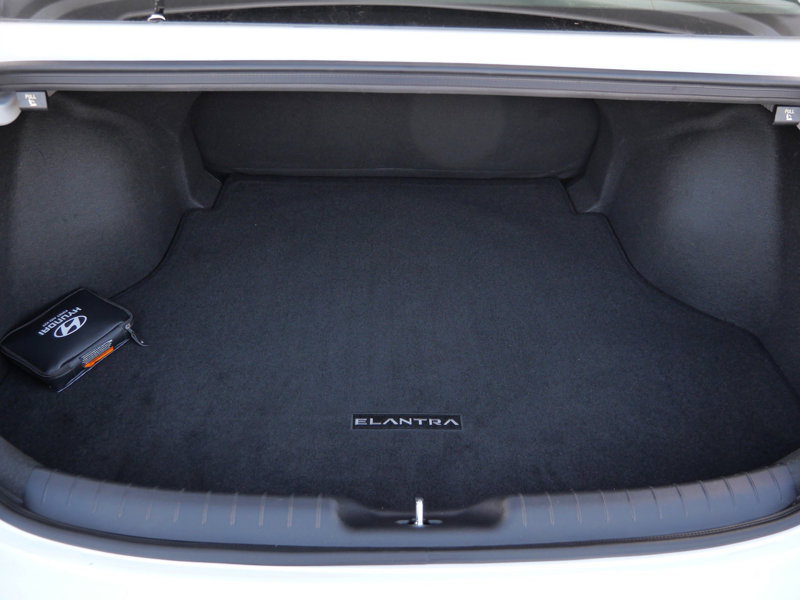 Certified 2025 Hyundai Elantra Sport image 18