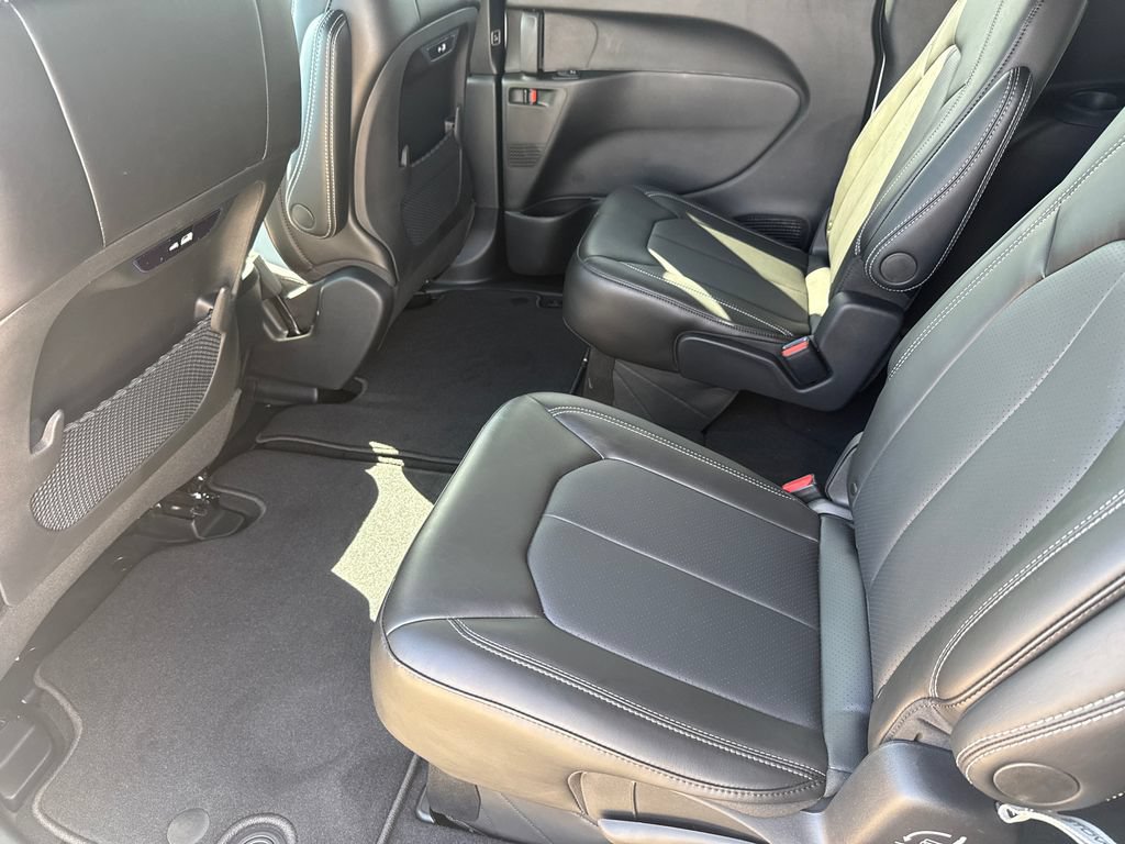 New 2027 Chrysler Pacifica Select FWD image 18