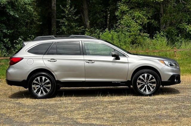 Used 2017 Subaru Outback 3.6R Limited AWD/4WD image 10