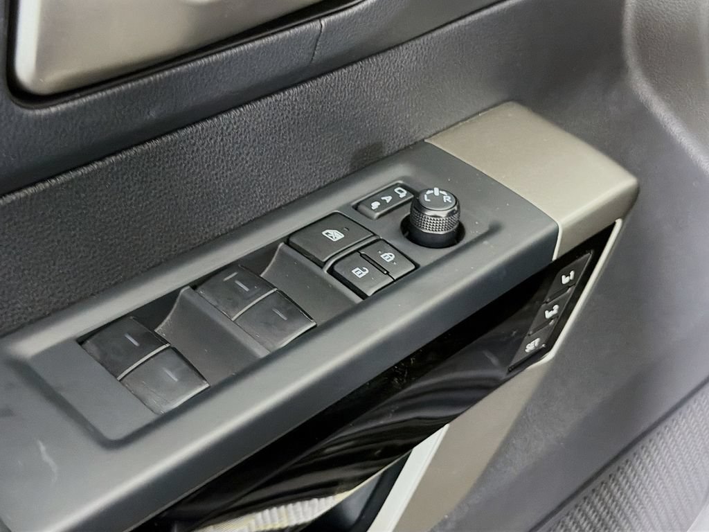 Used 2025 Toyota Tundra Limited AWD/4WD image 23