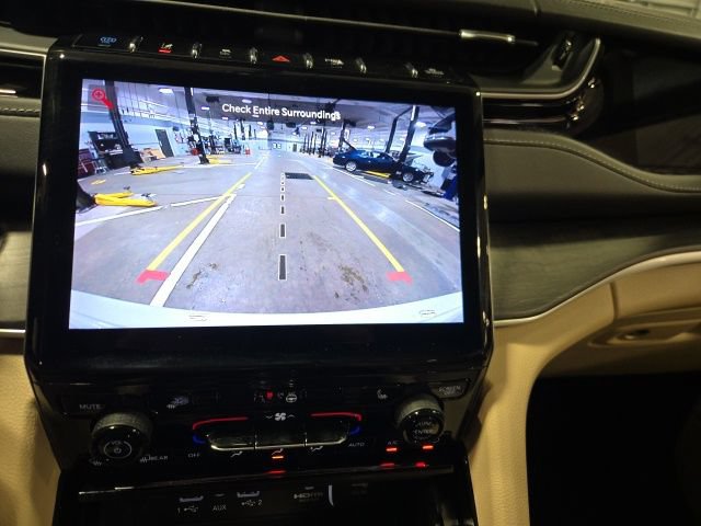 Used 2022 Jeep Grand Cherokee Limited 4xe AWD/4WD image 15