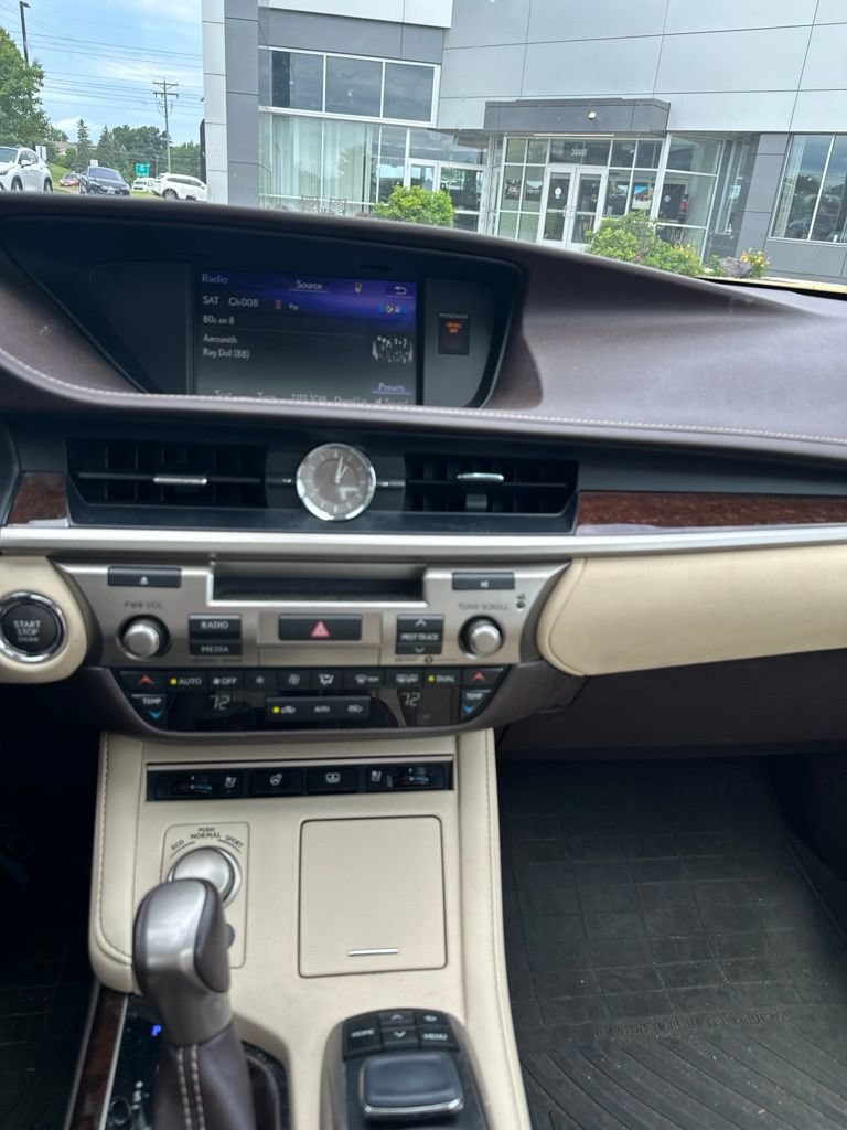 Used 2017 Lexus ES 350 w/ Luxury Package FWD image 14