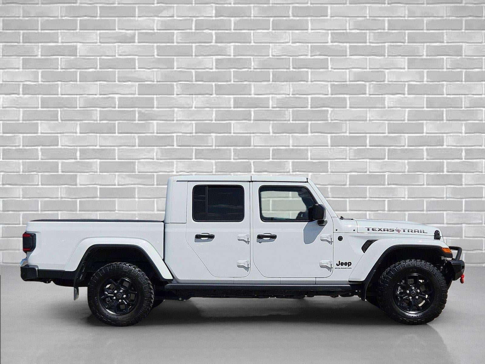 Used 2024 Jeep Gladiator Sport AWD/4WD image 4