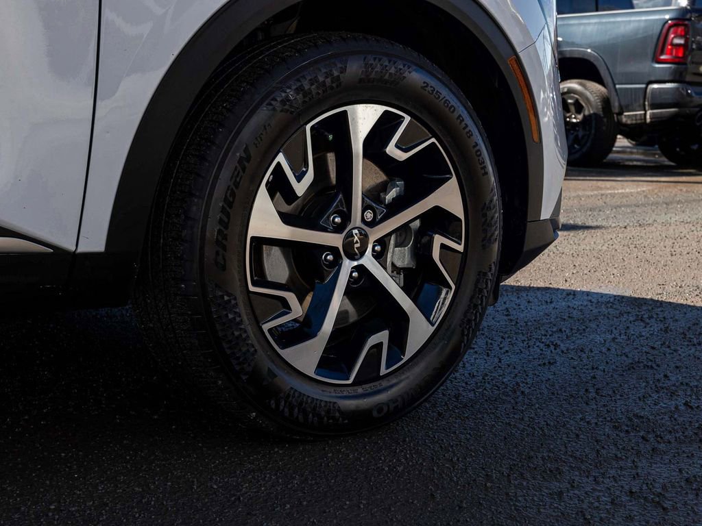 Used 2025 Kia Sportage EX w/ Premium Package image 9
