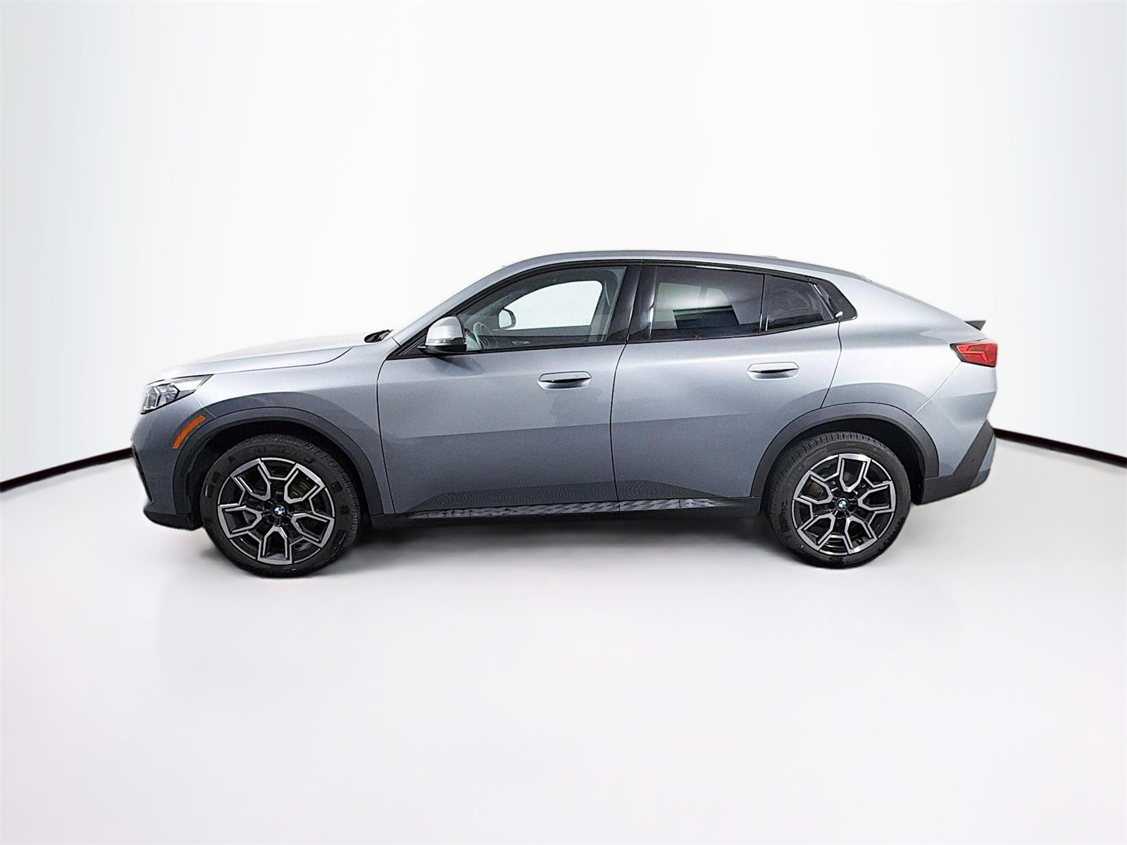 Used 2025 BMW X2 xDrive28i image 4