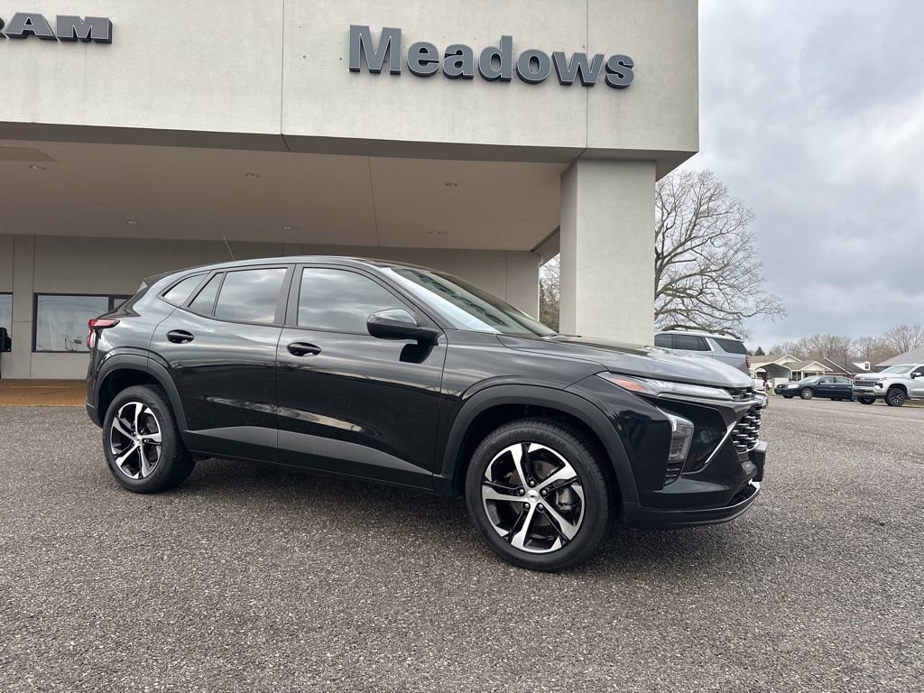 Used 2024 Chevrolet Trax RS image 1