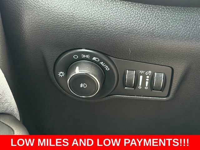Used 2023 Jeep Compass Latitude AWD/4WD image 19