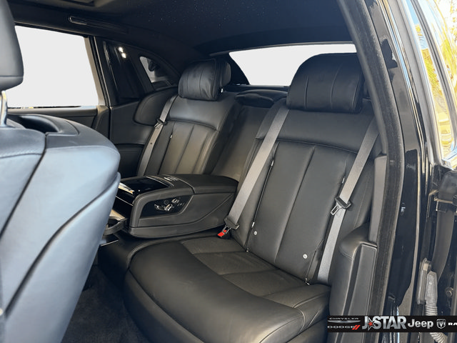 Used 2022 Rolls-Royce Phantom Sedan RWD image 25