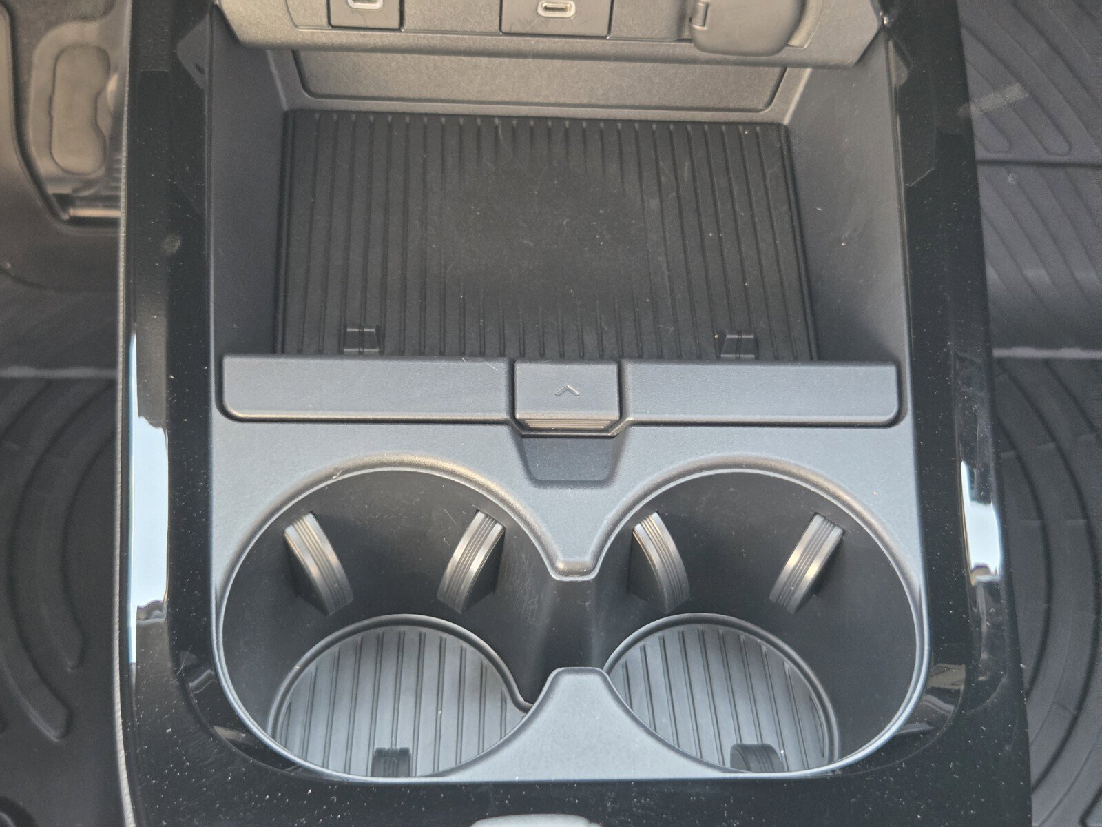 Used 2025 Toyota Prius Plug-In Hybrid FWD image 16