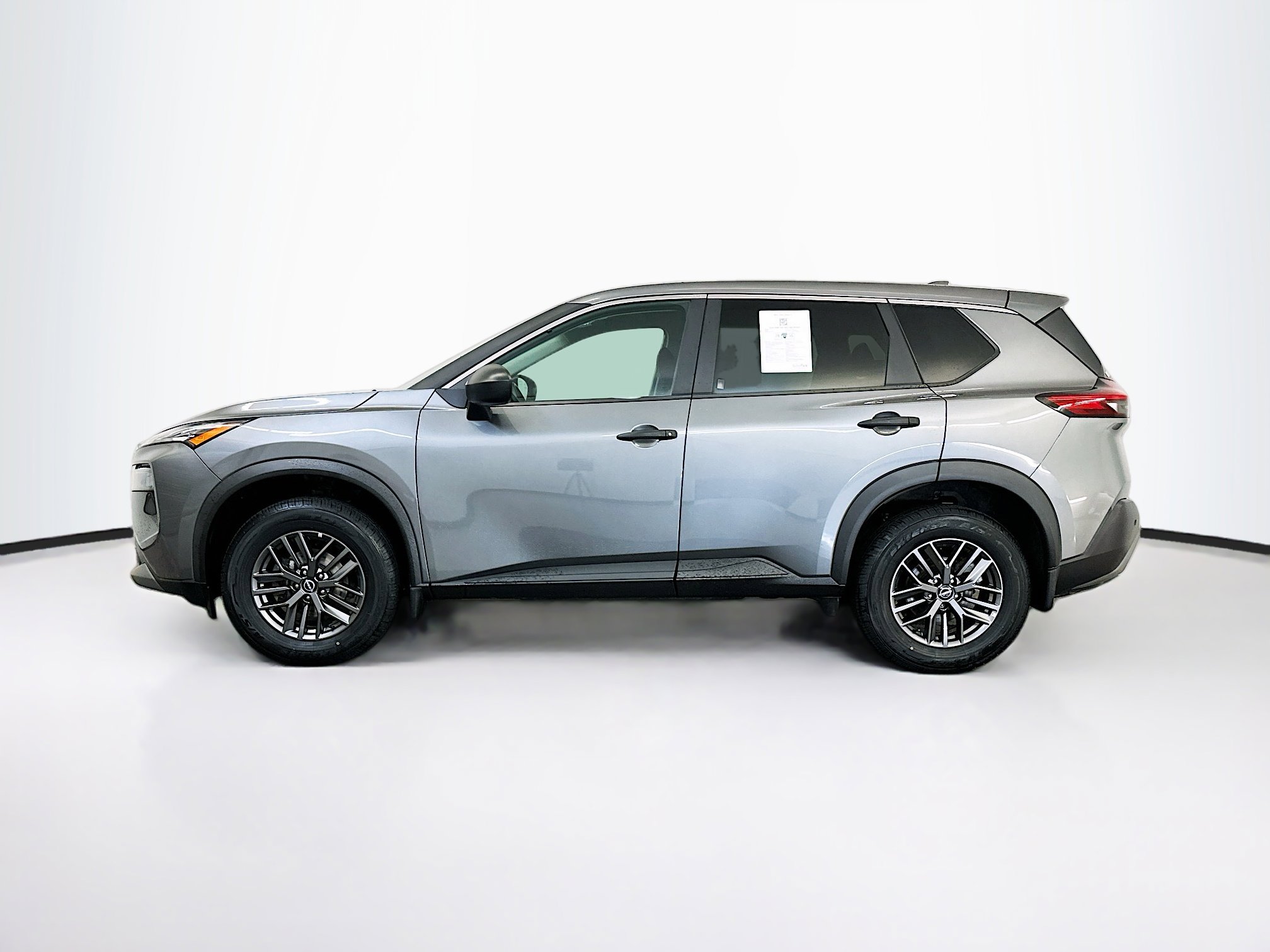Used 2023 Nissan Rogue S AWD/4WD image 4