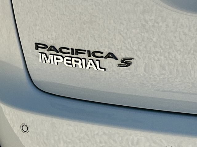 Used 2025 Chrysler Pacifica Limited AWD/4WD image 14