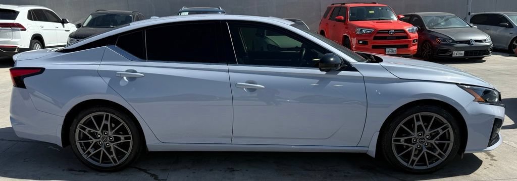 Used 2024 Nissan Altima 2.0 SR FWD image 5
