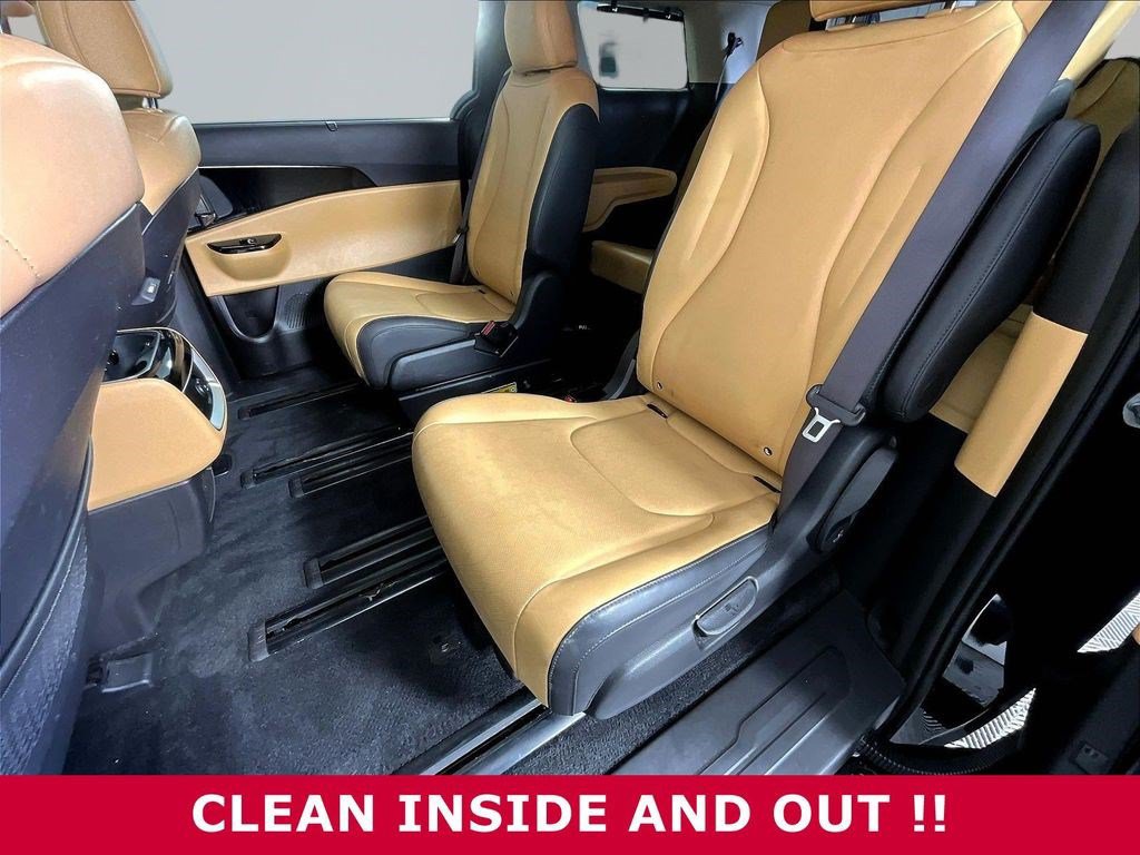Used 2024 Kia Carnival EX FWD image 20