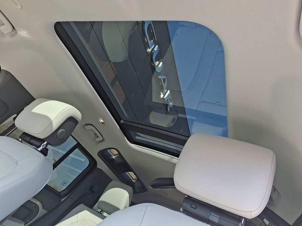 New 2026 Land Rover Defender 110 X-Dynamic SE AWD/4WD image 10