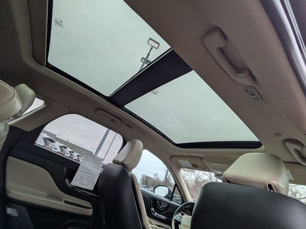 Used 2025 Lincoln Corsair Grand Touring w/ Towing Package image 24