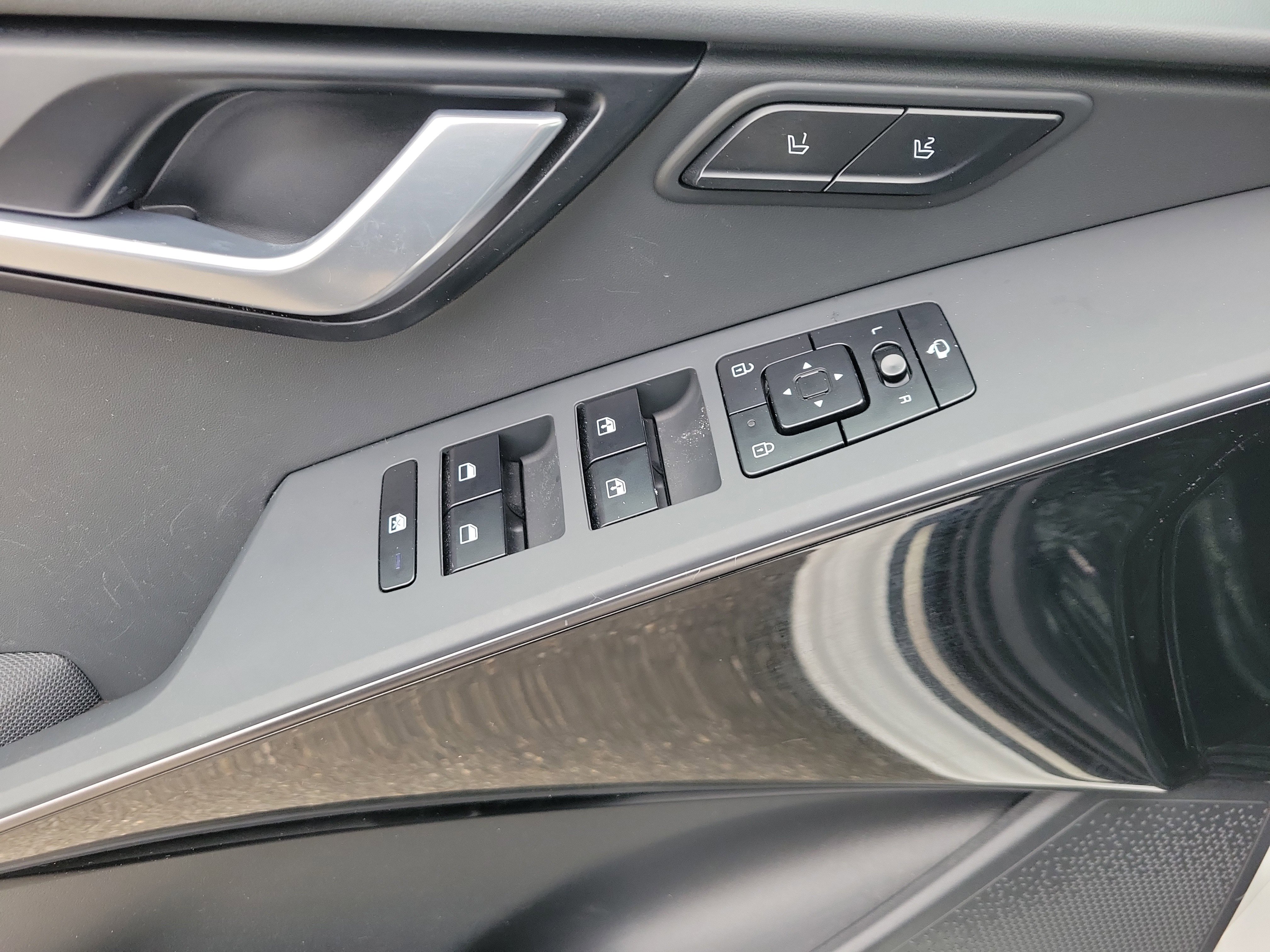 Used 2023 Kia Niro SX Touring image 20