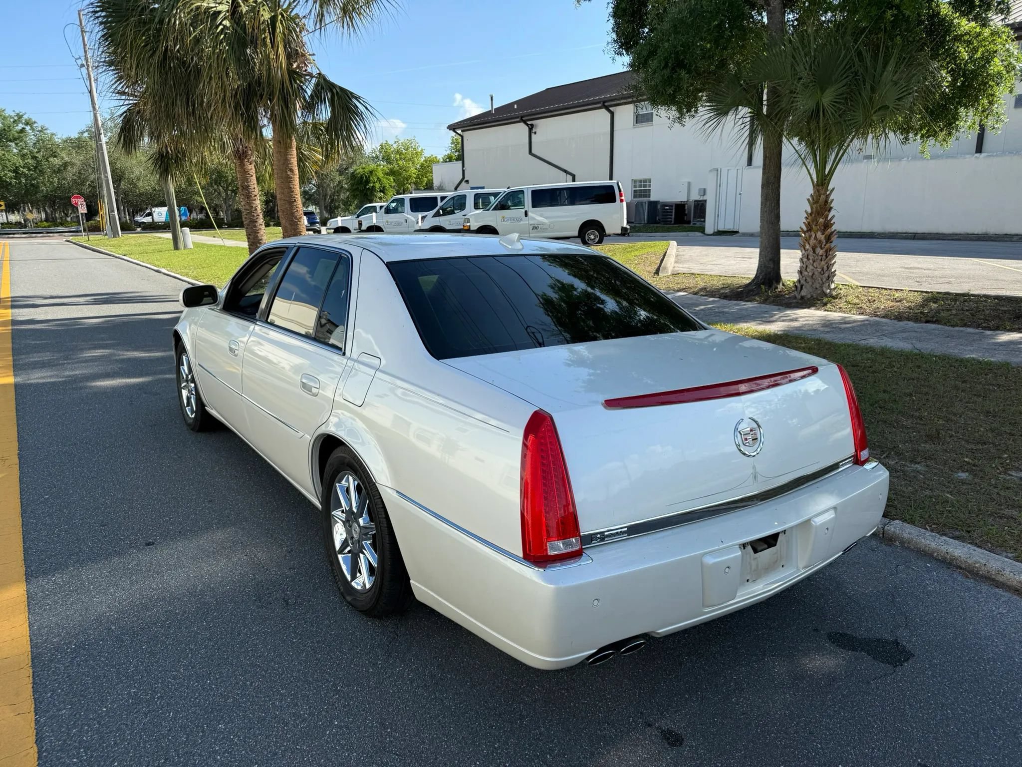 Used 2011 Cadillac DTS Luxury FWD image 7