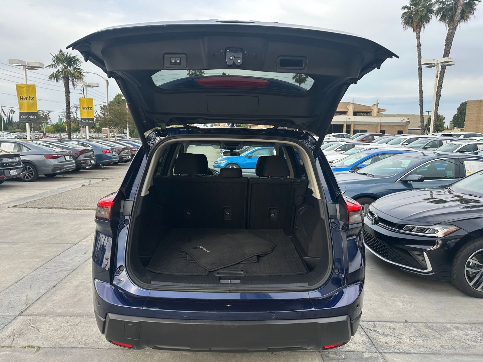 Used 2025 Nissan Rogue SV image 31