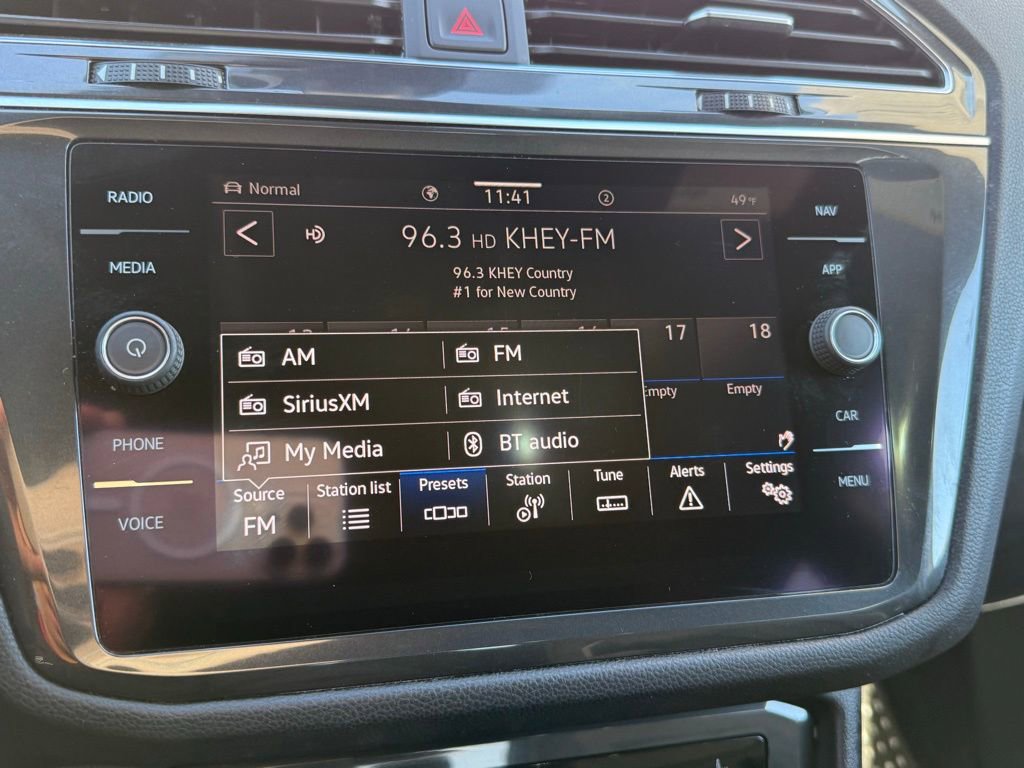 Used 2022 Volkswagen Tiguan SEL R-Line image 10