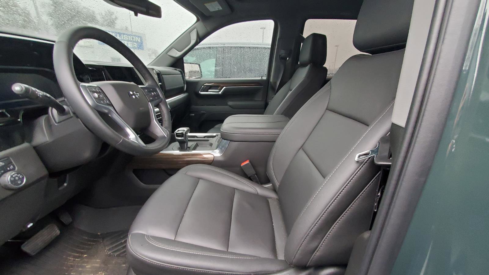 Used 2025 Chevrolet Silverado 1500 LT Trail Boss w/ Convenience Package II image 3