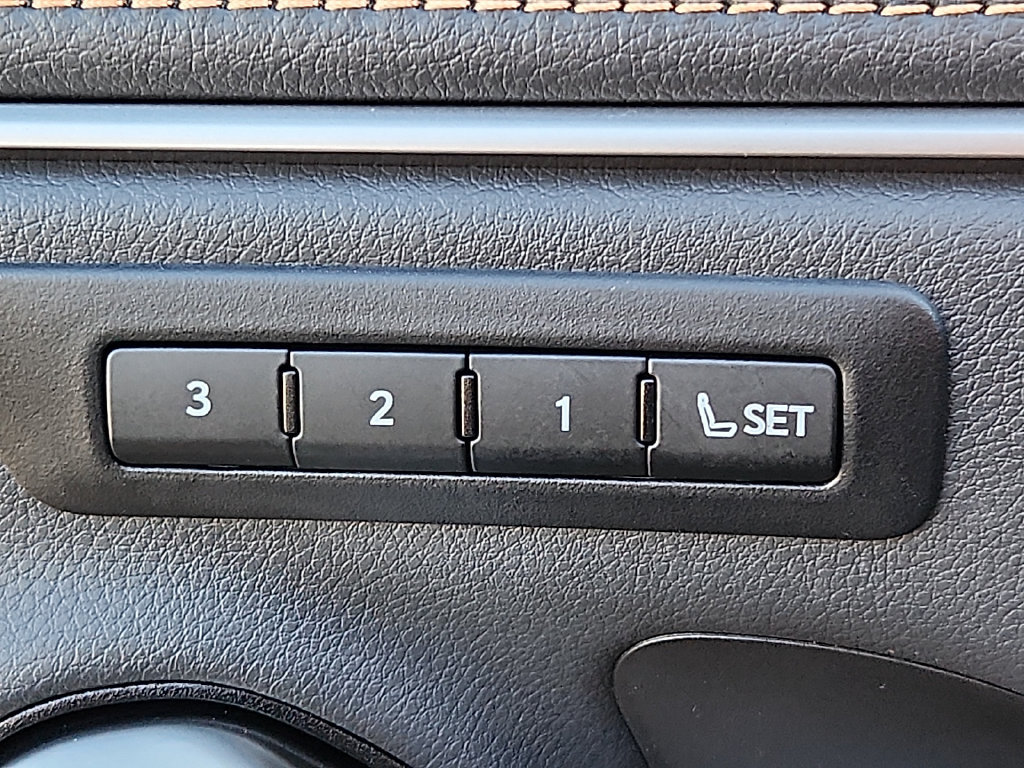 Used 2024 Lexus ES 350 w/ Premium Package FWD image 27